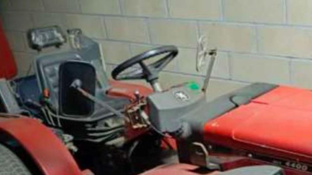 Tractor que ha sacado a subasta el Ayuntamiento de Orio.