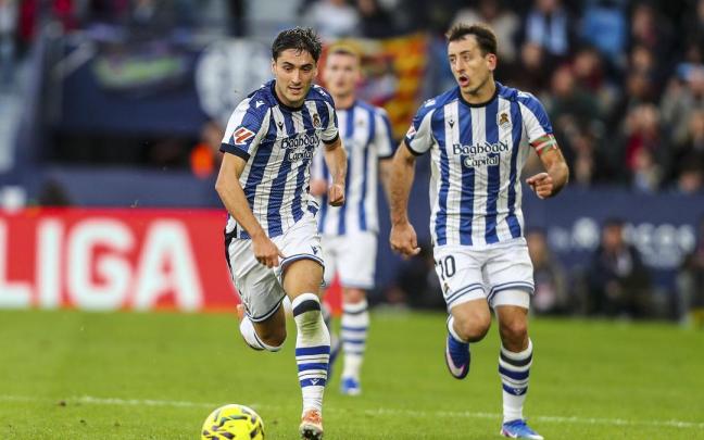 Jon Gorrotxategi y Oyarzabal, en un partido defendiendo los colores de la Real Sociedad
