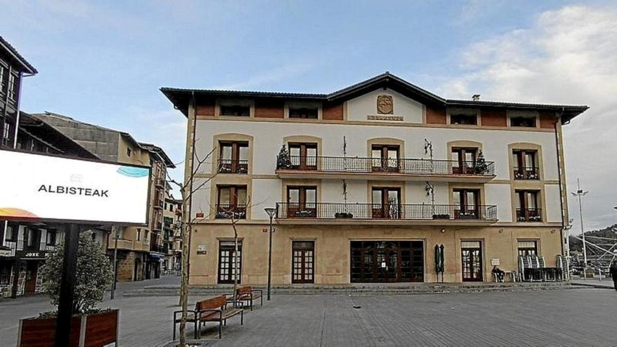 Exterior del ayuntamiento de Orio.