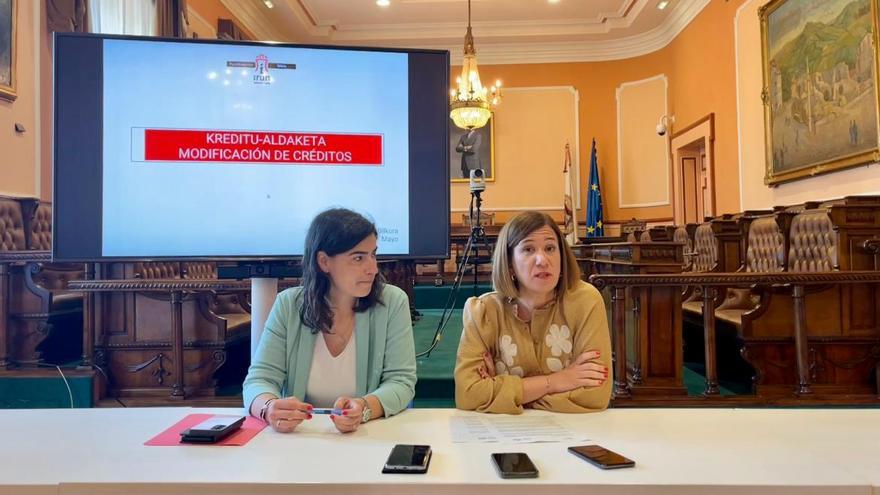 Nuria Alzaga, delegada de Hacienda, y Cristina Laborda, alcaldesa de Irun.