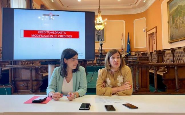 Nuria Alzaga, delegada de Hacienda, y Cristina Laborda, alcaldesa de Irun.