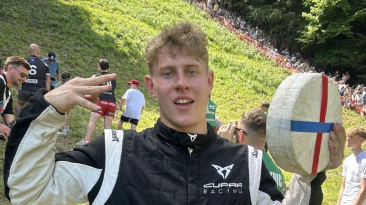 El ganador de la edición de la carrera del queso rodante de 2026, Tom Kopke