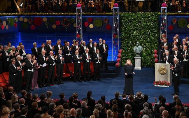 La escritora, Annie Ernaux, recoge el Premio Nobel de Literatura 2023. La escritora, Annie Ernaux, recoge el Premio Nobel de Literatura 2023.