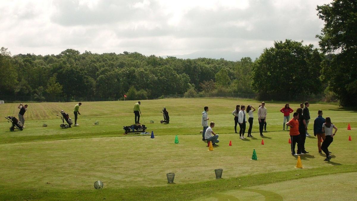 En imágenes: Los campos de golf alaveses se abren al bautismo de nuevos jugadores