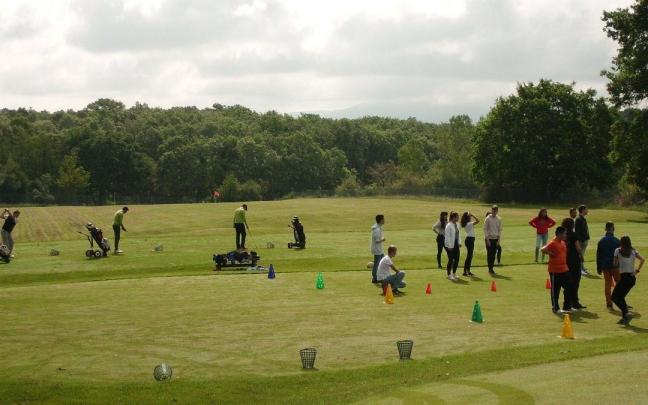 En imágenes: Los campos de golf alaveses se abren al bautismo de nuevos jugadores En imágenes: Los campos de golf alaveses se abren al bautismo de nuevos jugadores
