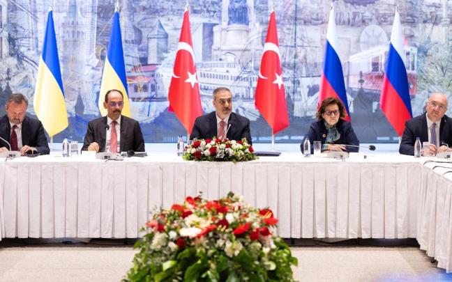 Rusia y Ucrania terminan en Estambul su primera negociación directa en tres años / TURKISH FOREIGN MINISTER OFFICE Rusia y Ucrania terminan en Estambul su primera negociación directa en tres años