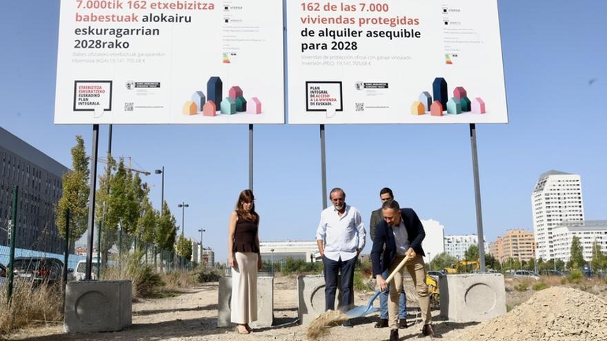 Salburuak alokairuko 162 BOE berri sartuko ditu 2029an eta 700 etxebizitza baino gehiago dira dagoeneko entregatutakoak edo obran daudenak Eusko Jaurlaritzaren eta Udalaren arteko lehen hitzarmenaren emaitzaz.