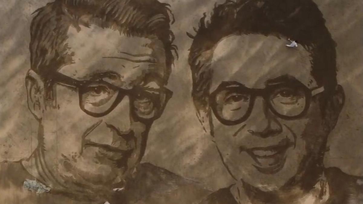 Andreu Buenafuente y Berto Romero dibujados en la arena de Itzurun por Germán Cedano.