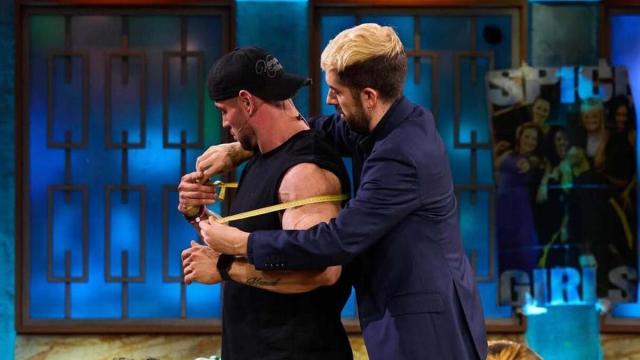 El culturista Josema Beast y David Broncano, ayer en 'La Revuelta'