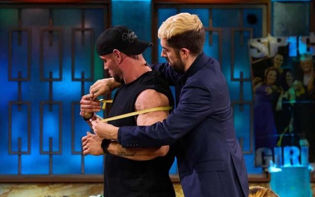 El culturista Josema Beast y David Broncano, ayer en 'La Revuelta'