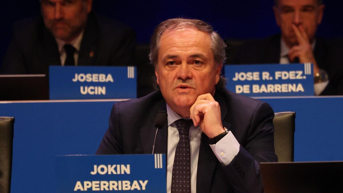 Jokin Aperribay, durante la Junta de Accionistas de la Real celebrada en el Kursaal. / IKER AZURMENDI