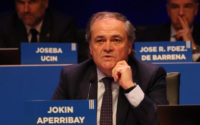 Jokin Aperribay, durante la Junta de Accionistas de la Real celebrada en el Kursaal. / IKER AZURMENDI