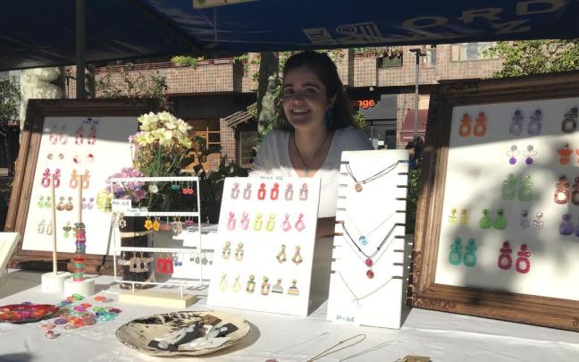 Un puesto de una feria celebrada en Beasain.