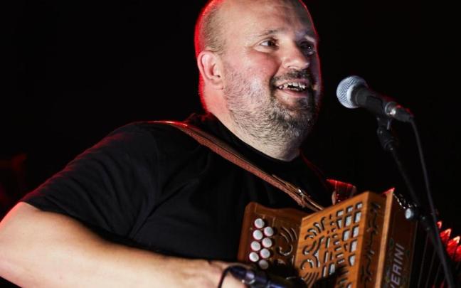 Bere egungo ibilbideak hiru eremutan banatzen du musikariak