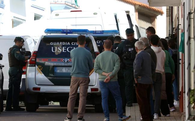 Agentes de la Guardia Civil, en el lugar de los hechos.