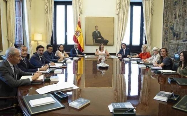 Francina Armengol preside la Mesa del Congreso. Francina Armengol preside la Mesa del Congreso.