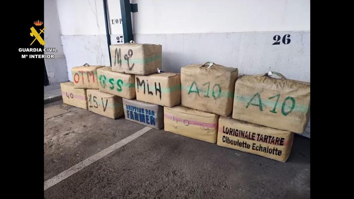Parte de la droga incautada en la operación