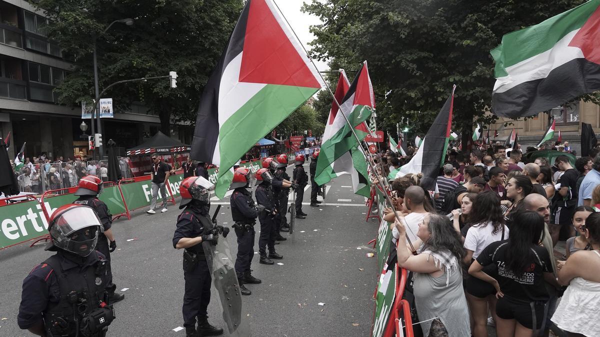 La Ertzaintza toma la meta ante la previsión de incidentes.