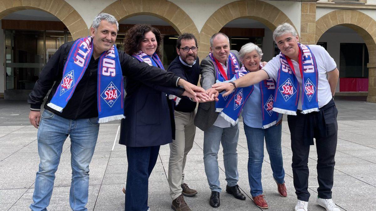 La corporación municipal de Amorebieta con Jon Larrea