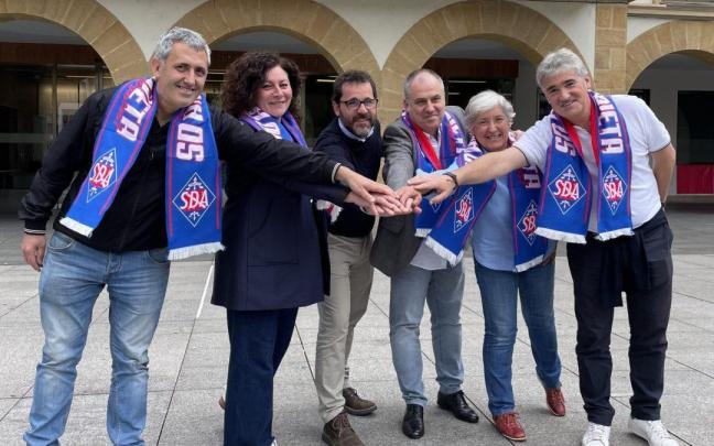 La corporación municipal de Amorebieta con Jon Larrea