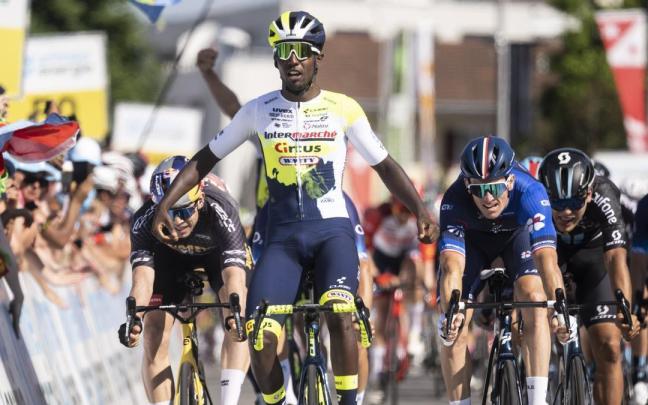 Girmay se hace con la victoria.