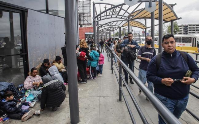 Una cola de migrantes dirigidos a Estados Unidos en Tijuana (México). Una cola de migrantes dirigidos a Estados Unidos en Tijuana (México).