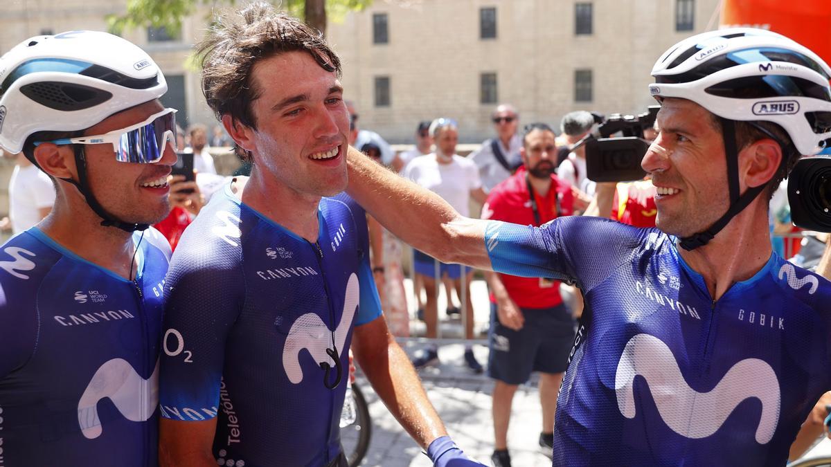 Oier Lazkano recibe la felicitación de Imanol Erviri.