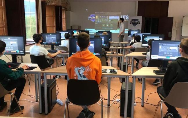 Jóvenes en la anterior edición de Games Academy en Amurrio Bidean / Amurrio Bidean Jóvenes en la anterior edición de Games Academy en Amurrio Bidean