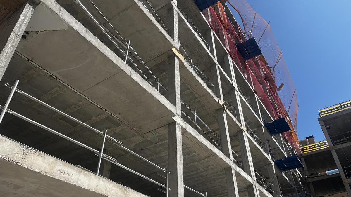 Edificios de viviendas en construcción.