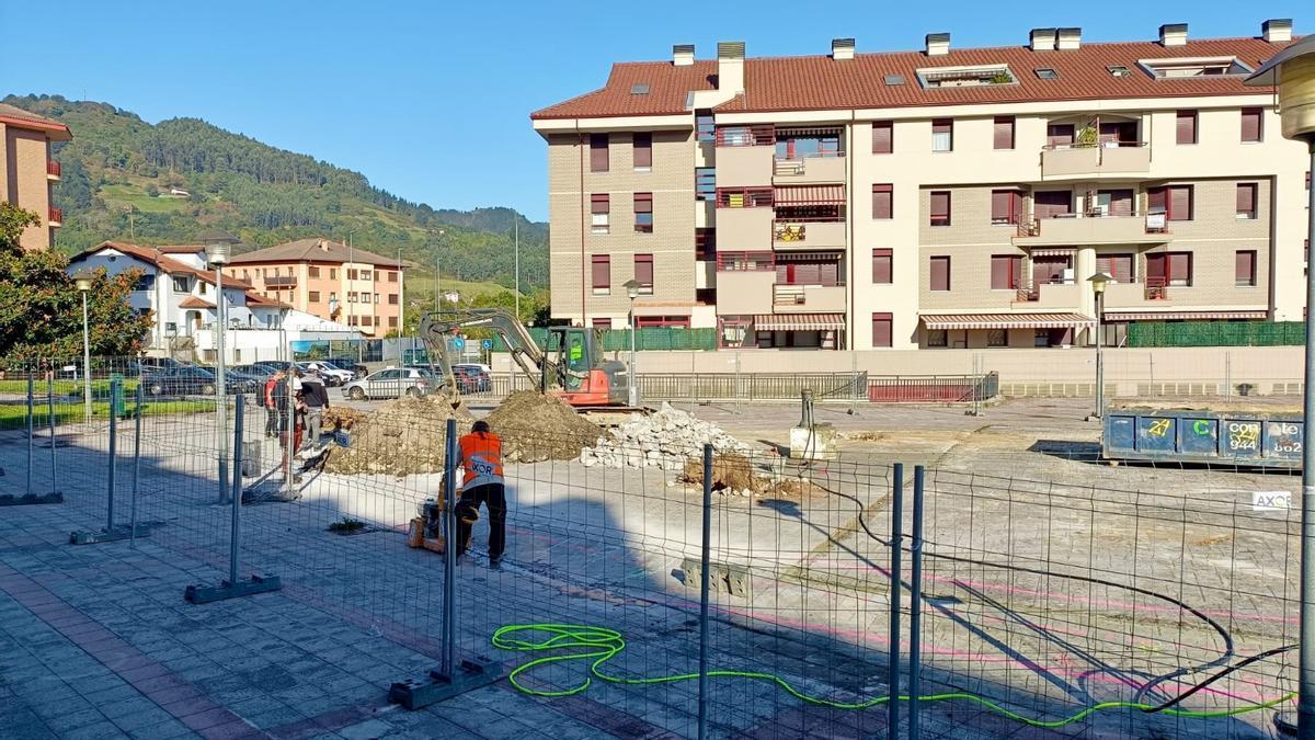 El parque infantil de Kortezubi Bidea ya ha comenzado su renovación y ampliación