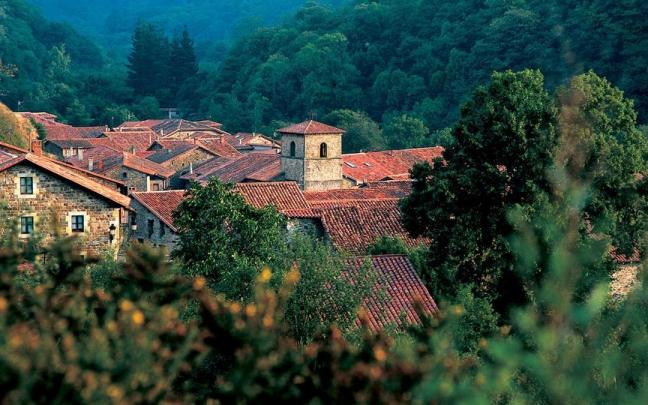 Bárcena Mayor, un remanso de paz e historia en Cantabria Bárcena Mayor, un remanso de paz e historia en Cantabria