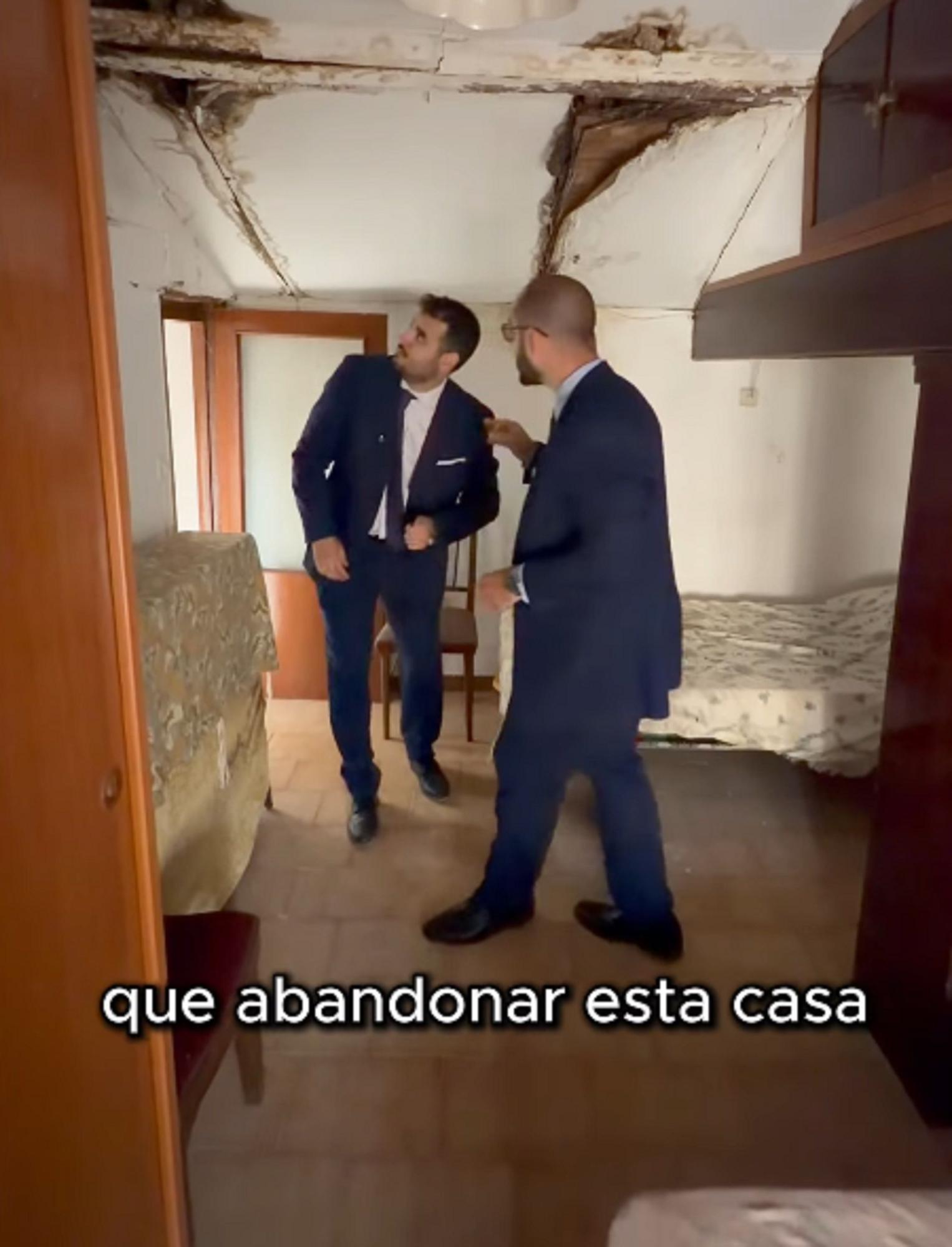 Los agentes detallan que los anteriores propietarios “tuvieron que abandonarla por lo que pasó”.