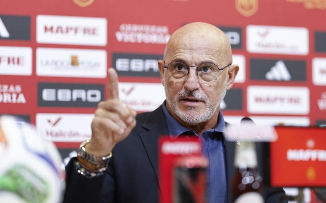 MADRID, 03/10/2025.-El seleccionador de España, Luis de la Fuente da a conocer la lista de convocados para los partidos ante Georgia y Bulgaria, en la tercera y cuarta jornada de la fase de clasificación al Mundial 2026, este viernes. EFE/ Rodri