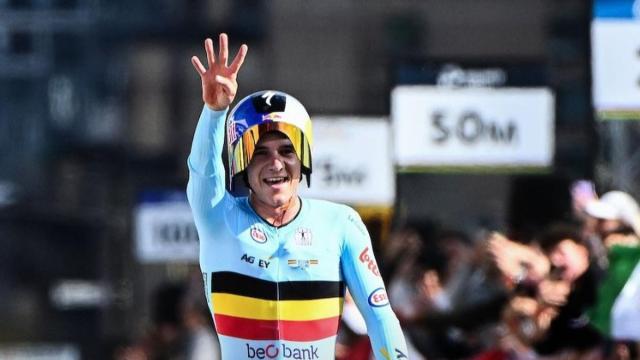 Remco festeja su cuarta corona Mundial de crono.