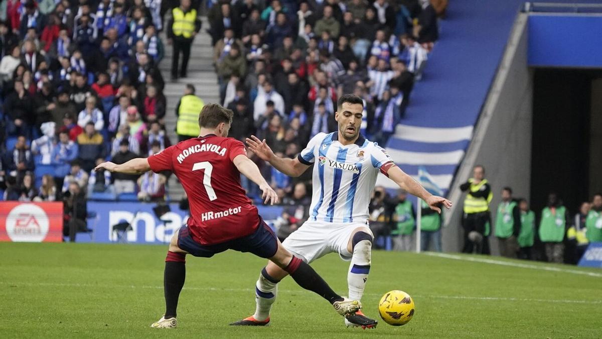 Mikel Merino en último partido que disputaron Real y Osasuna. / RUBEN PLAZA