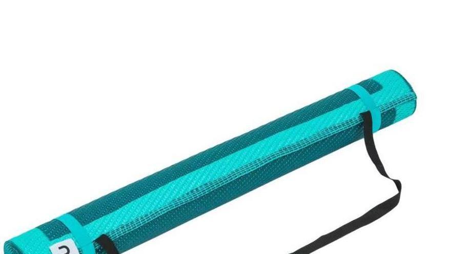 La esterilla de playa turquesa azul de Decathlon