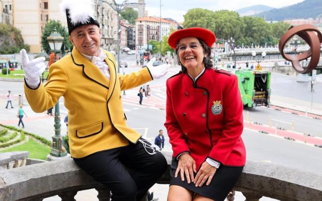 Es el cuarto año que Nerea Bengoetxea cose estos trajes.