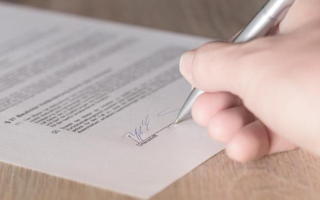 Casi siete de cada diez personas que deciden en el Estado hacer testamento solidario son mujeres. / EP Casi siete de cada diez personas que deciden en el Estado hacer testamento solidario son mujeres.