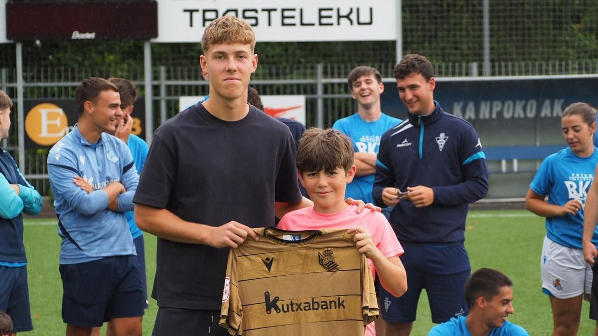 El campus ha recibido esta semana la visita del mutrikuarra Ibai Aguirre, que en abril debutó con el primer equipo de la Real.