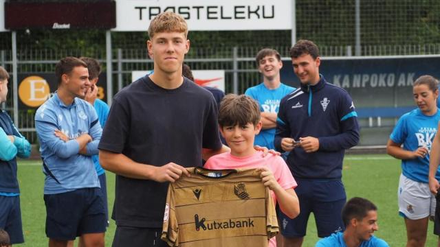 El campus ha recibido esta semana la visita del mutrikuarra Ibai Aguirre, que en abril debutó con el primer equipo de la Real.