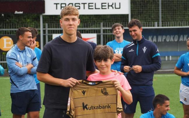 El campus ha recibido esta semana la visita del mutrikuarra Ibai Aguirre, que en abril debutó con el primer equipo de la Real.