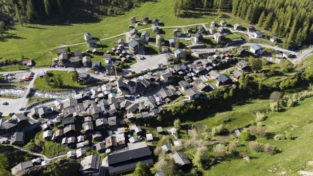 as autoridades del cantón de Valais, en el suroeste de Suiza, han ordenado la evacuación inmediata de los 300 habitantes de la localidad de Blatten. / CYRIL ZINGARO as autoridades del cantón de Valais, en el suroeste de Suiza, han ordenado la evacuación inmediata de los 300 habitantes de la localidad de Blatten.
