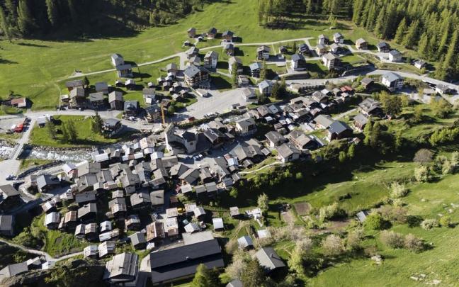 as autoridades del cantón de Valais, en el suroeste de Suiza, han ordenado la evacuación inmediata de los 300 habitantes de la localidad de Blatten.