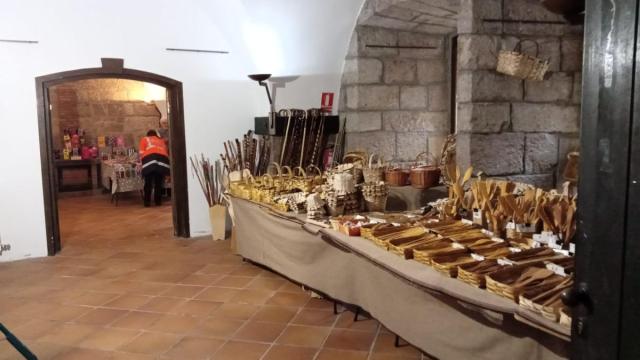 Puestos de artesanía en el fuerte.