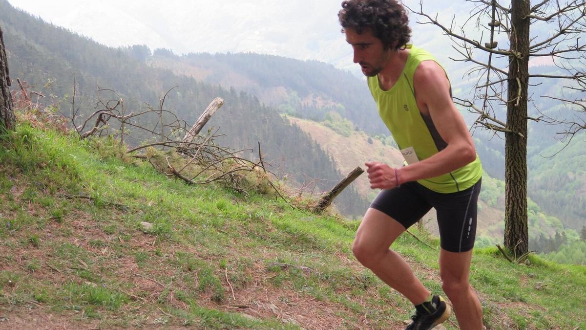 Aritz Egea, en la subida a Izazpi de 2016.