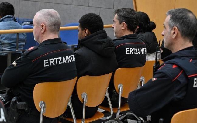 En imagen una de las sesiones del juicio por la agreaión a Alex. / OSKAR GONZÁLEZ En imagen una de las sesiones del juicio por la agreaión a Alex. / OSKAR GONZÁLEZ