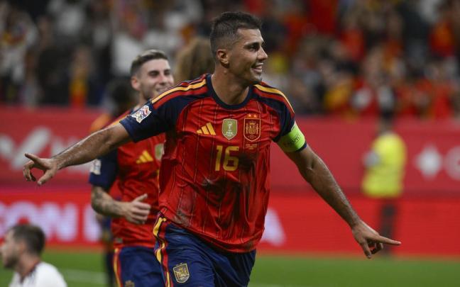 Rodrigo Hernández celebra su tanto frente a República Checa en la tercera jornada de la Nations League.