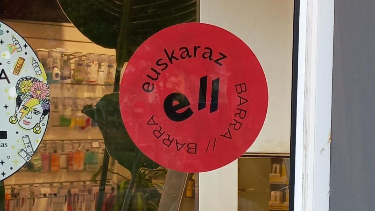 El distintivo de la campaña tiene que estar colocado en el escaparate