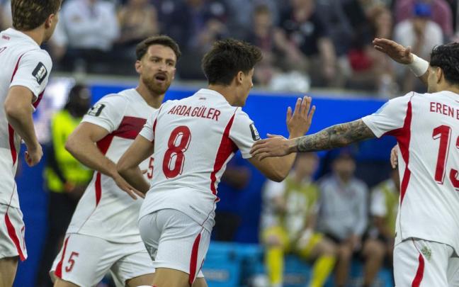 Los jugadores de Turquía celebran uno de los goles ante Estados Unidos.