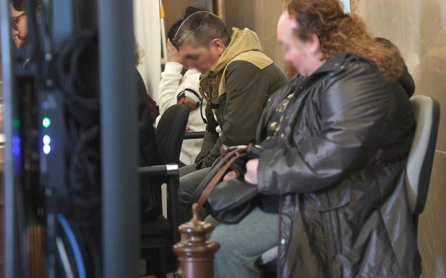 Los acusados por la muerta del bebé, al comienzo del juicio en la Audiencia Provincial de Baleares